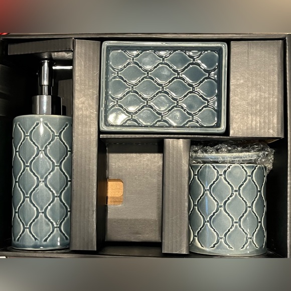 Millstrand Co. Bath New Luxe 3pc Millstrand Co Hamptons Bathroom